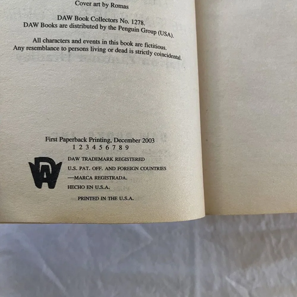 A World Divided: [Darkover Omnibus #5] Marion Zimmer‎ Bradley 1st Ed Paperback